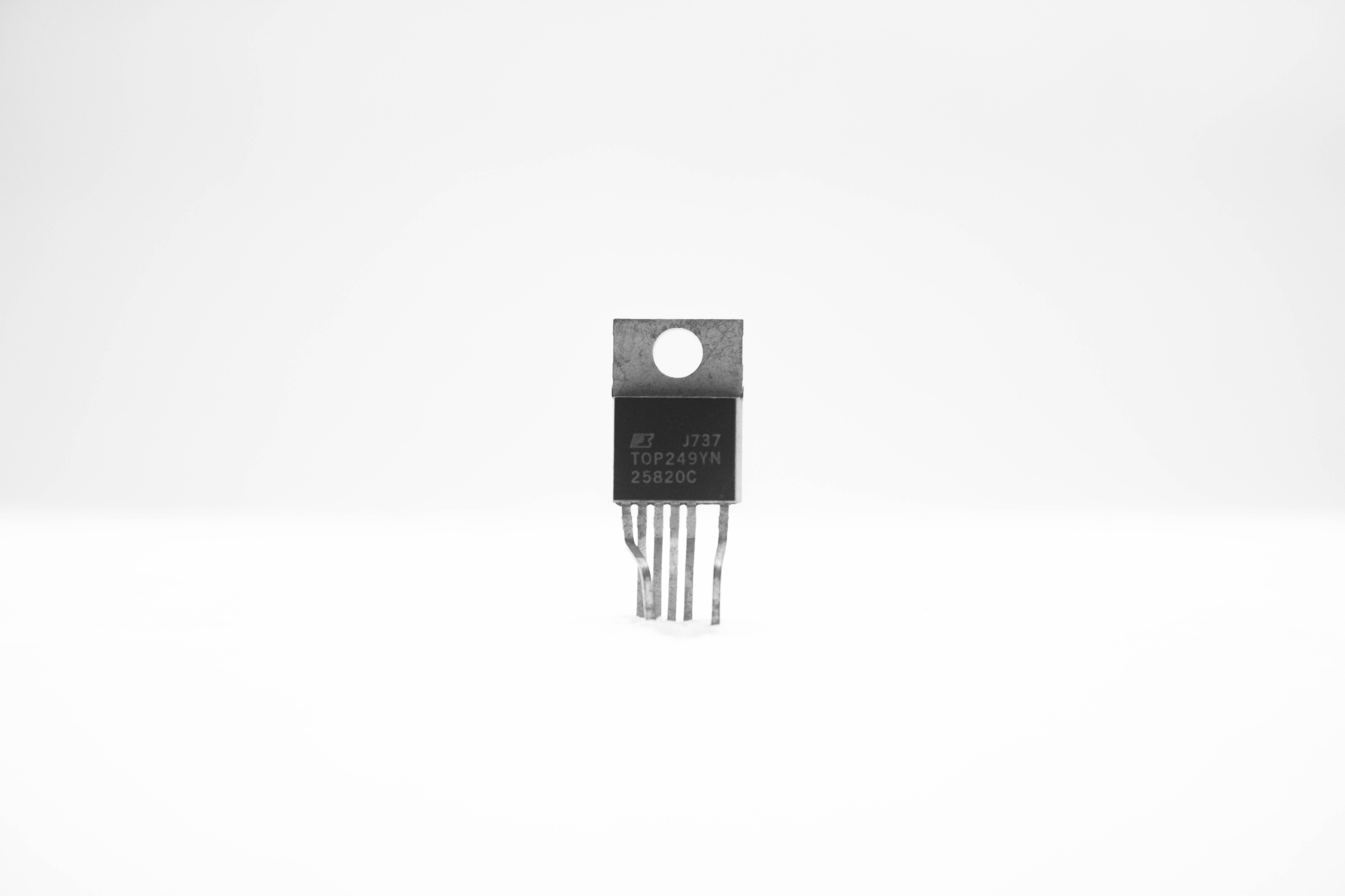 TOP249YN IC