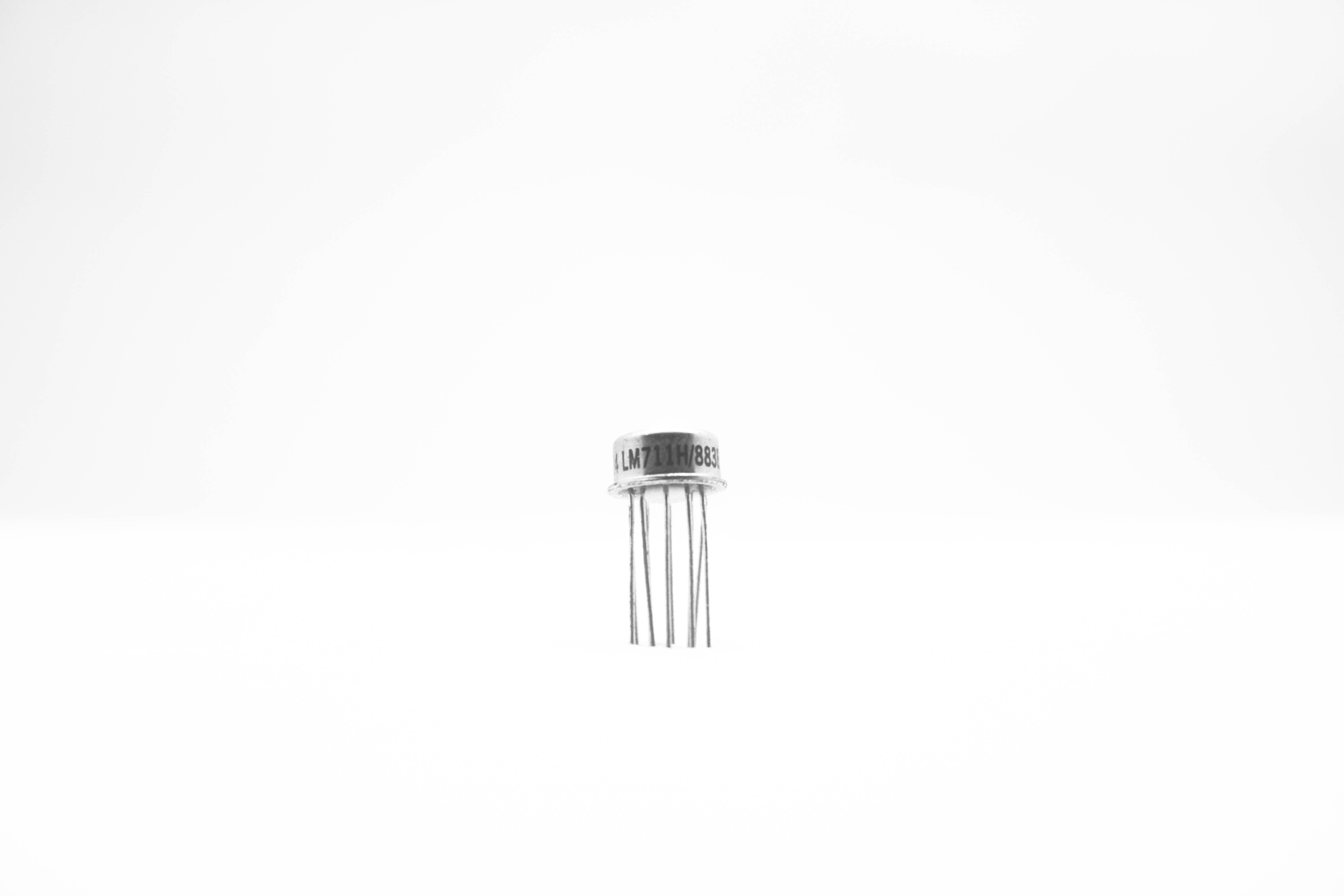 LM711 METAL