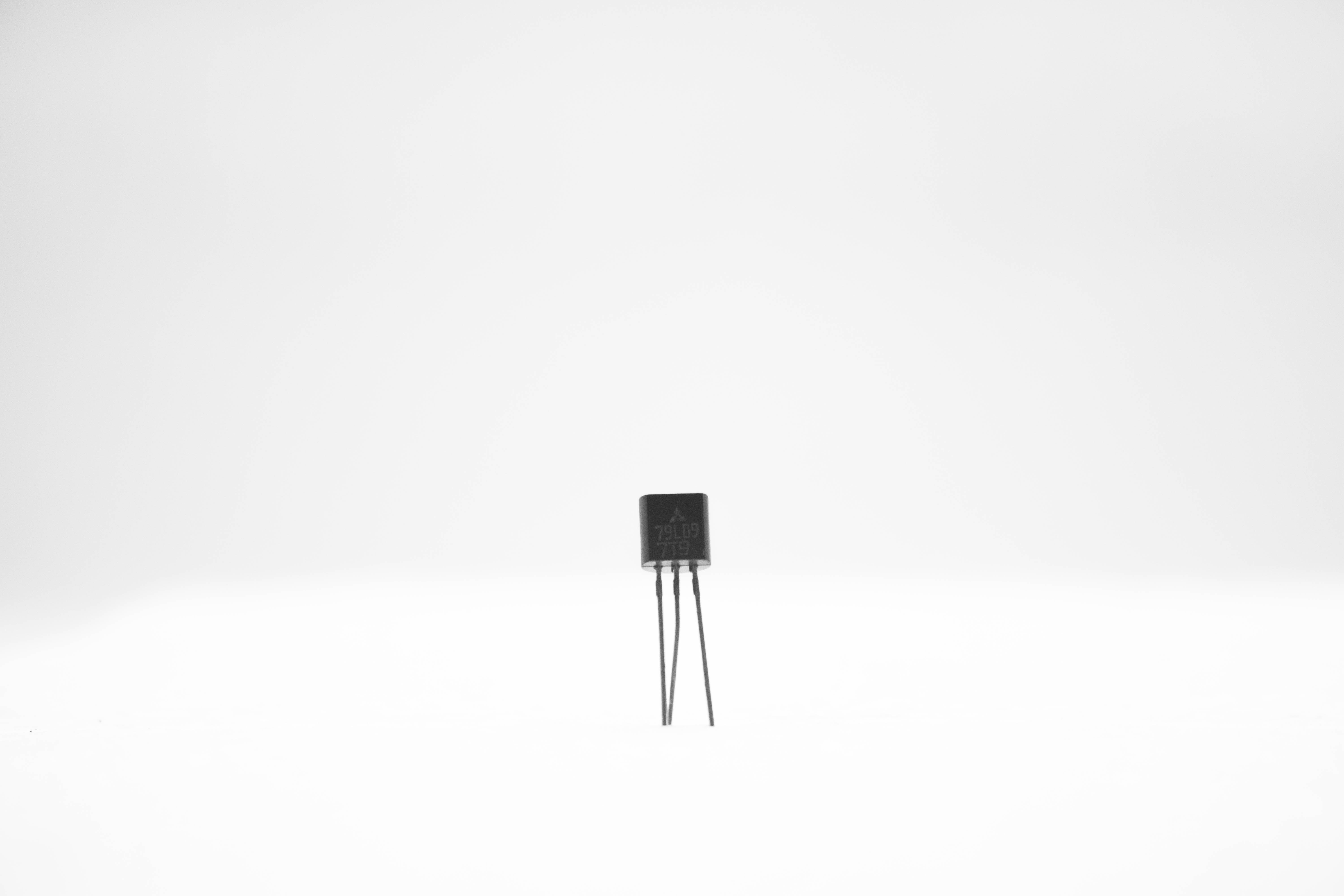 L79L09